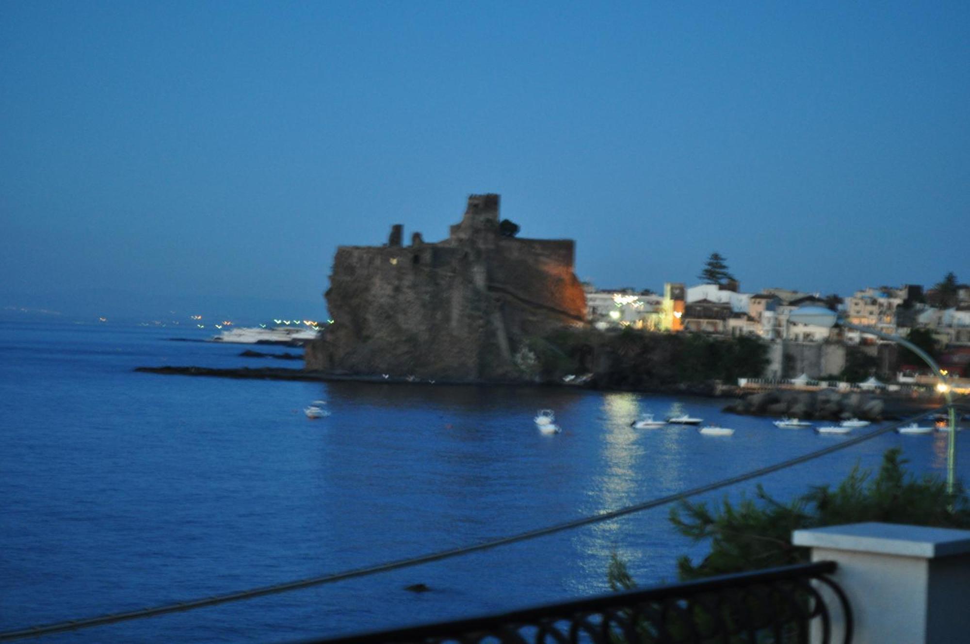 La Terrazza Bed and Breakfast Aci Castello Buitenkant foto