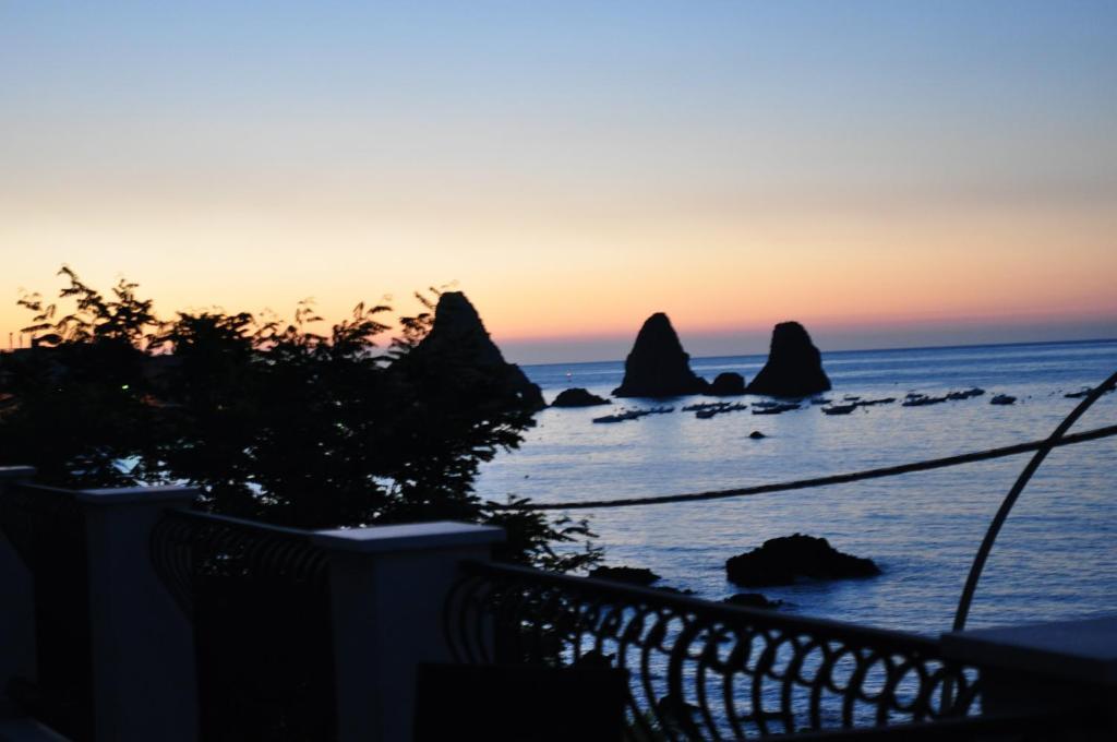 La Terrazza Bed and Breakfast Aci Castello Buitenkant foto