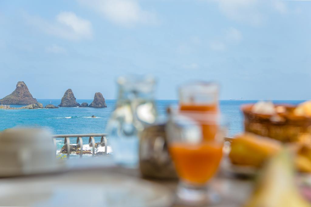 La Terrazza Bed and Breakfast Aci Castello Buitenkant foto